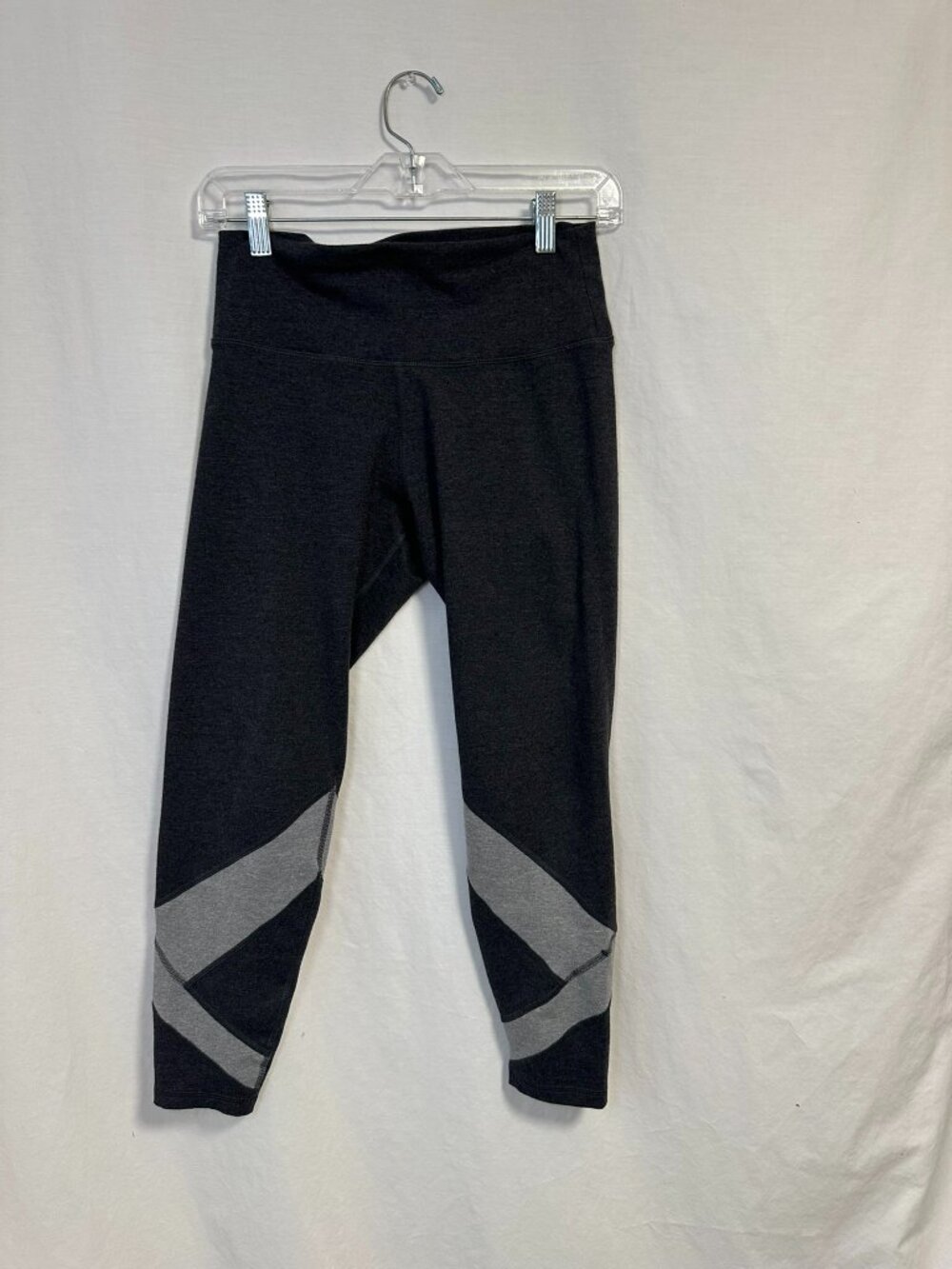 Old Navy Active Go-Dry Balance Charcoal Grey Colorblock Cropped Leggings - Picture 3 of 7